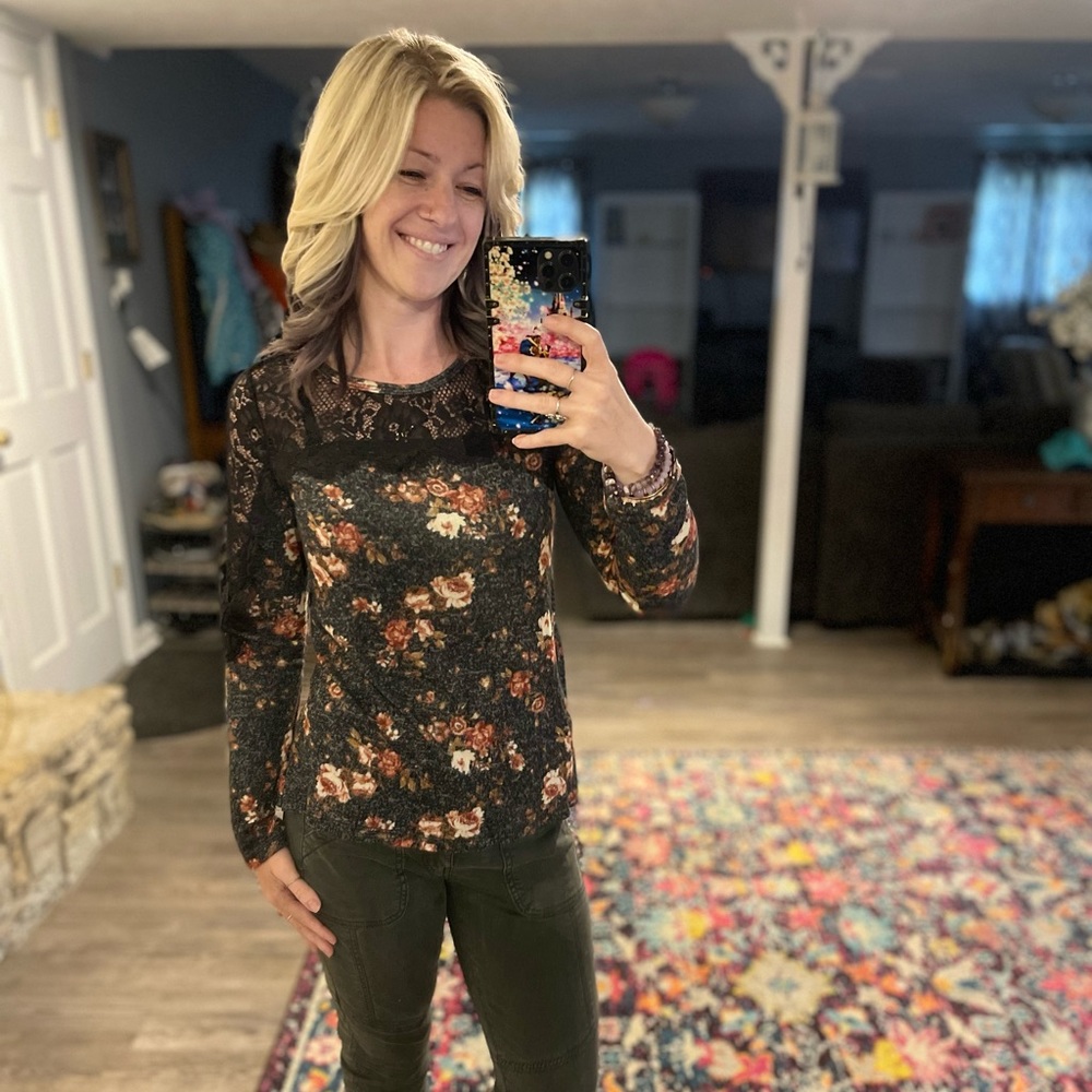 Dress top with lace accents